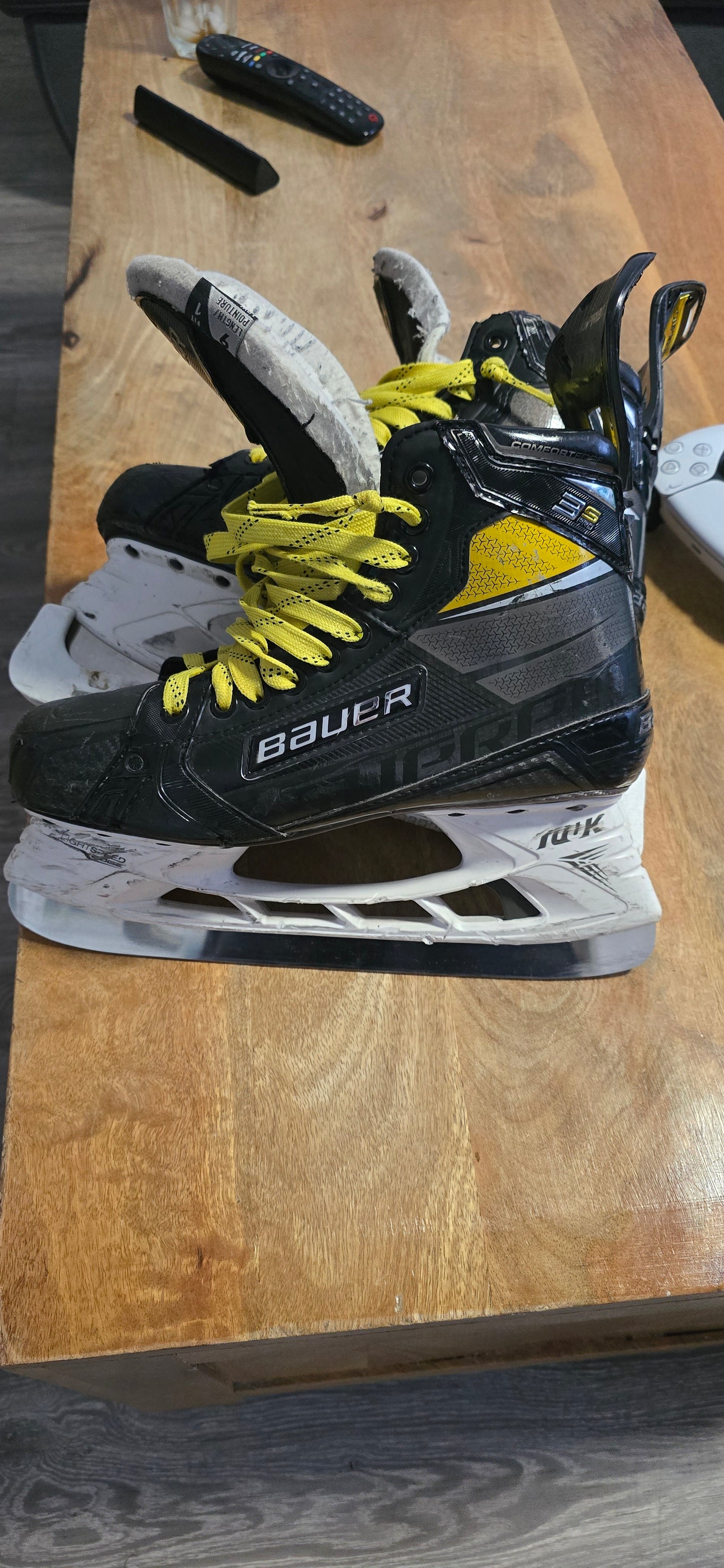 2nd Hand Bauer Supreme 3S Pro Skates size Box 9 Fit 1