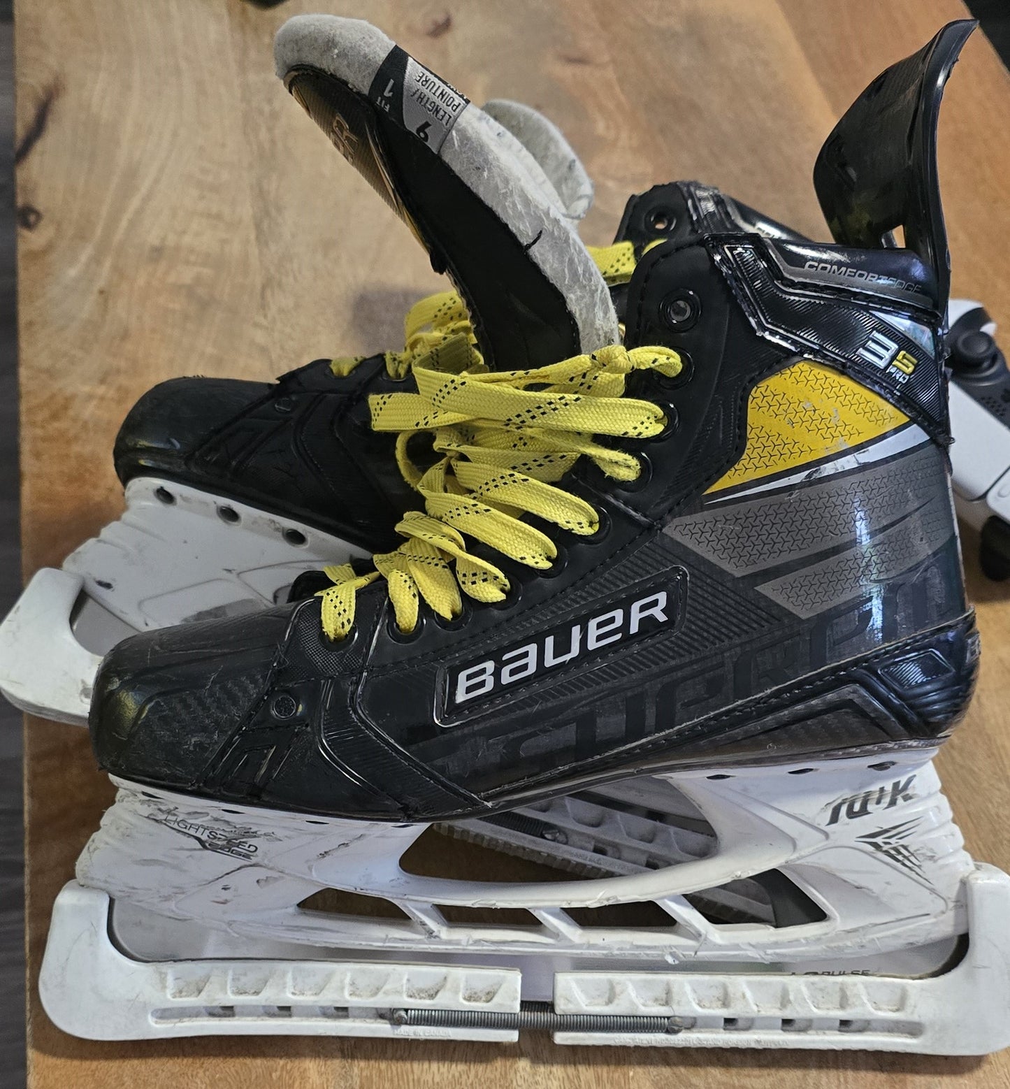 2nd Hand Bauer Supreme 3S Pro Skates size Box 9 Fit 1