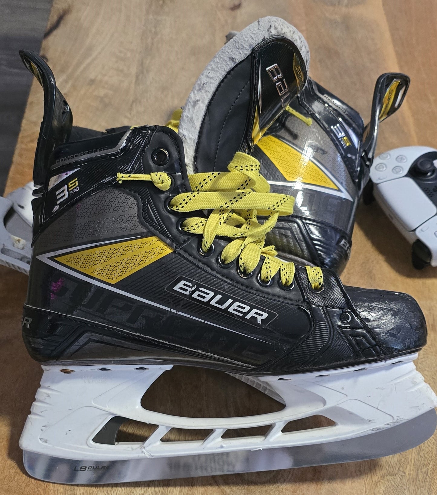 2nd Hand Bauer Supreme 3S Pro Skates size Box 9 Fit 1